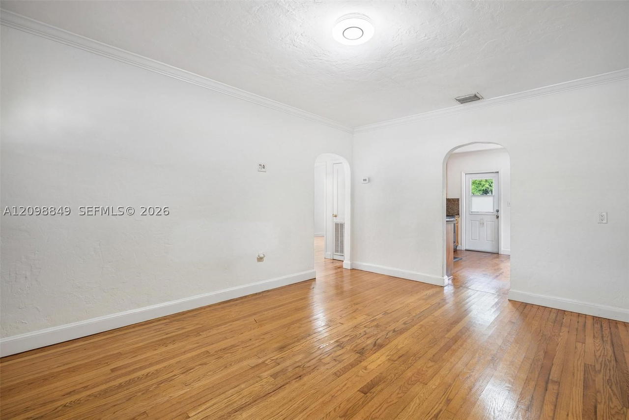 Real estate property located at 250 Laurel Way, Miami-dade, Country Club Estates Sec, Miami Springs, FL