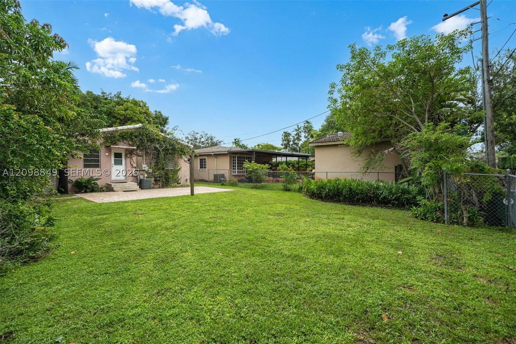 Real estate property located at 250 Laurel Way, Miami-dade, Country Club Estates Sec, Miami Springs, FL