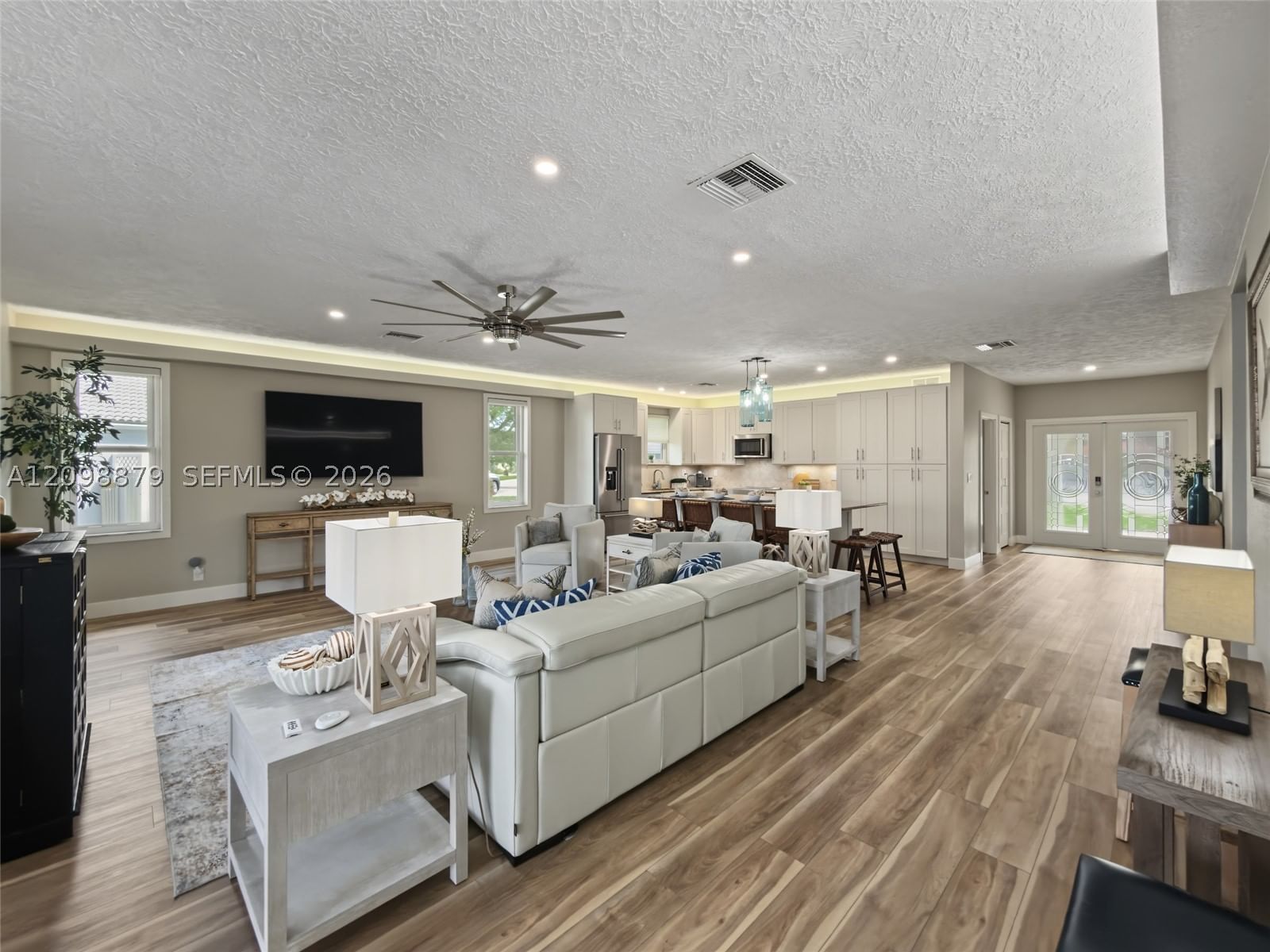 Real estate property located at 111 NEWPORT CAY, Collier, Port Of The Islands Ph 1, Naples, FL