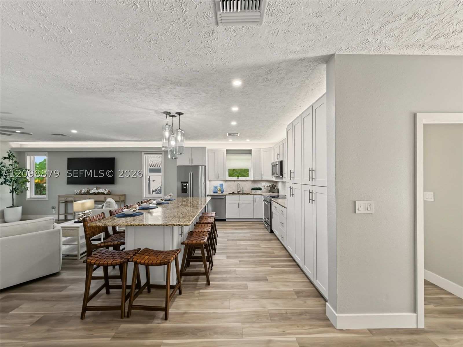 Real estate property located at 111 NEWPORT CAY, Collier, Port Of The Islands Ph 1, Naples, FL