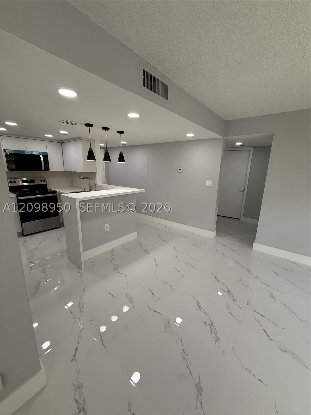 Real estate property located at 9937 Nob Hill Pl #1637, Broward, Villas De Venezia Condo, Sunrise, FL