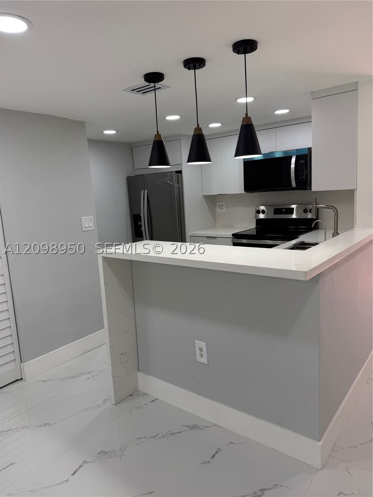 Real estate property located at 9937 Nob Hill Pl #1637, Broward, Villas De Venezia Condo, Sunrise, FL