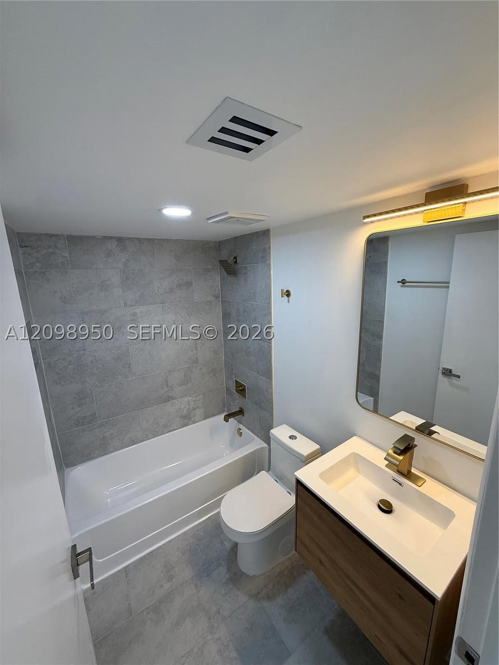 Real estate property located at 9937 Nob Hill Pl #1637, Broward, Villas De Venezia Condo, Sunrise, FL