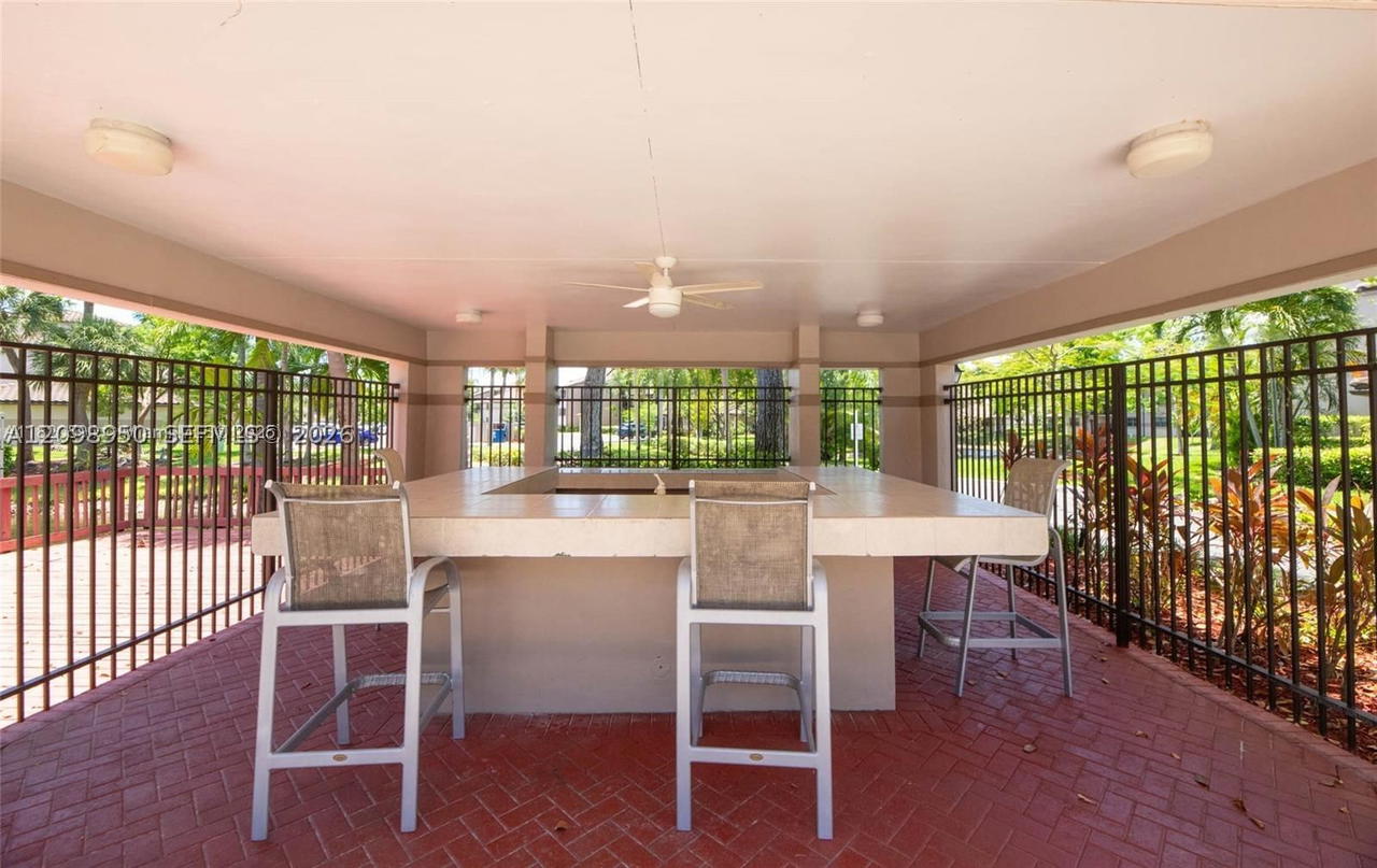 Real estate property located at 9937 Nob Hill Pl #1637, Broward, Villas De Venezia Condo, Sunrise, FL