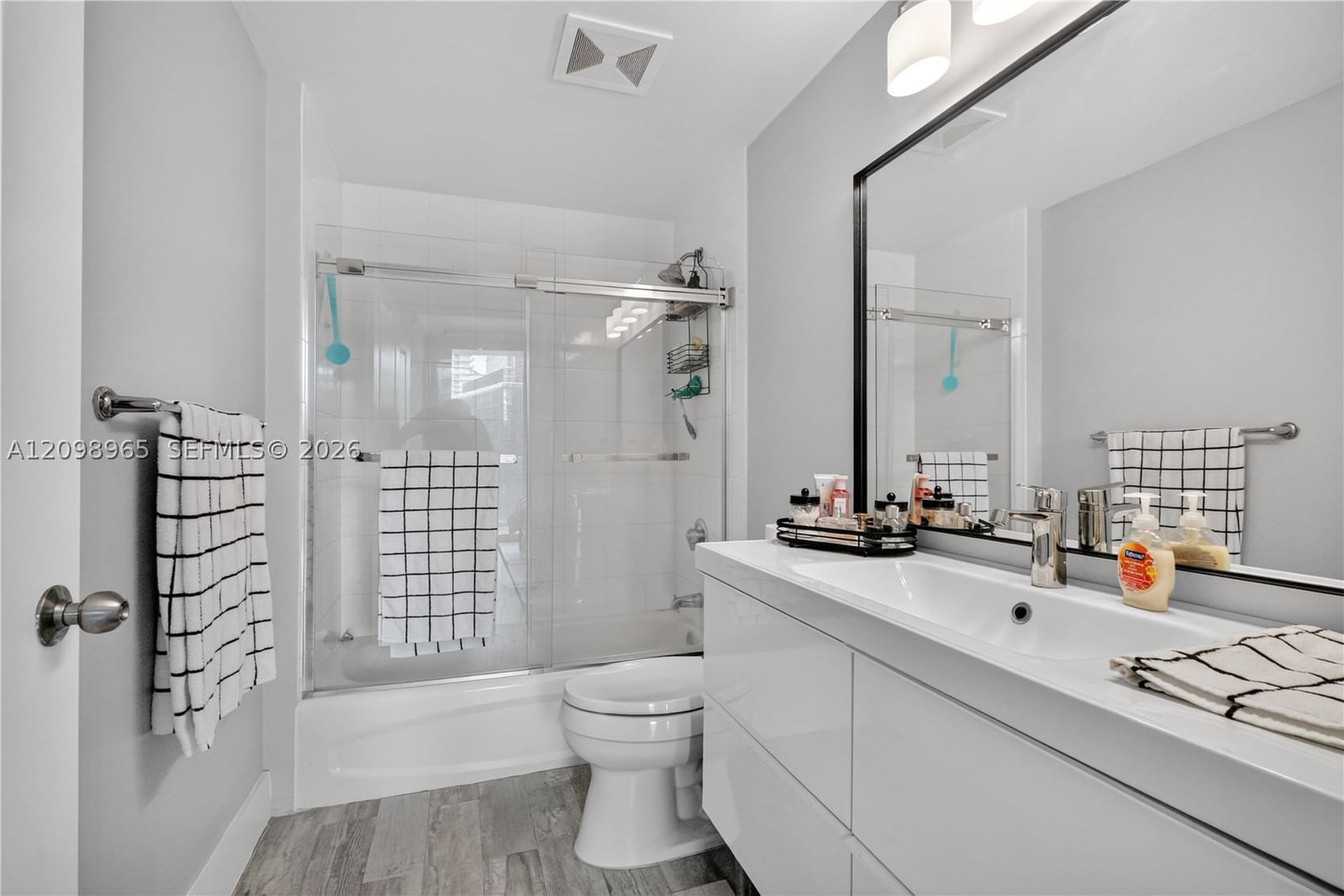 Real estate property located at 1250 Miami Ave #1904, Miami-dade, Vue At Brickell Condo, Miami, FL