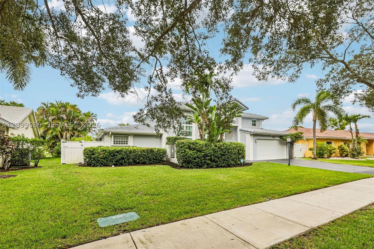 Real estate property located at 5821 Hawkes Bluff Ave, Broward, Hawkes Bluff, Davie, FL