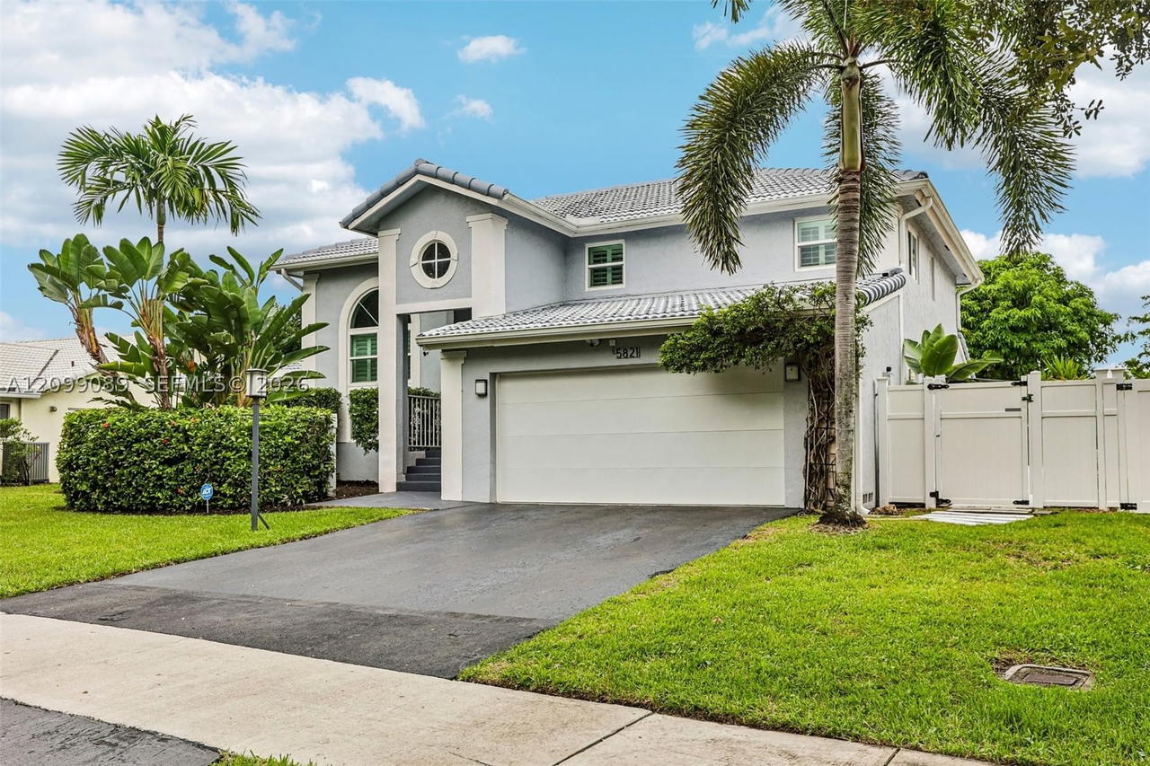 Real estate property located at 5821 Hawkes Bluff Ave, Broward, Hawkes Bluff, Davie, FL