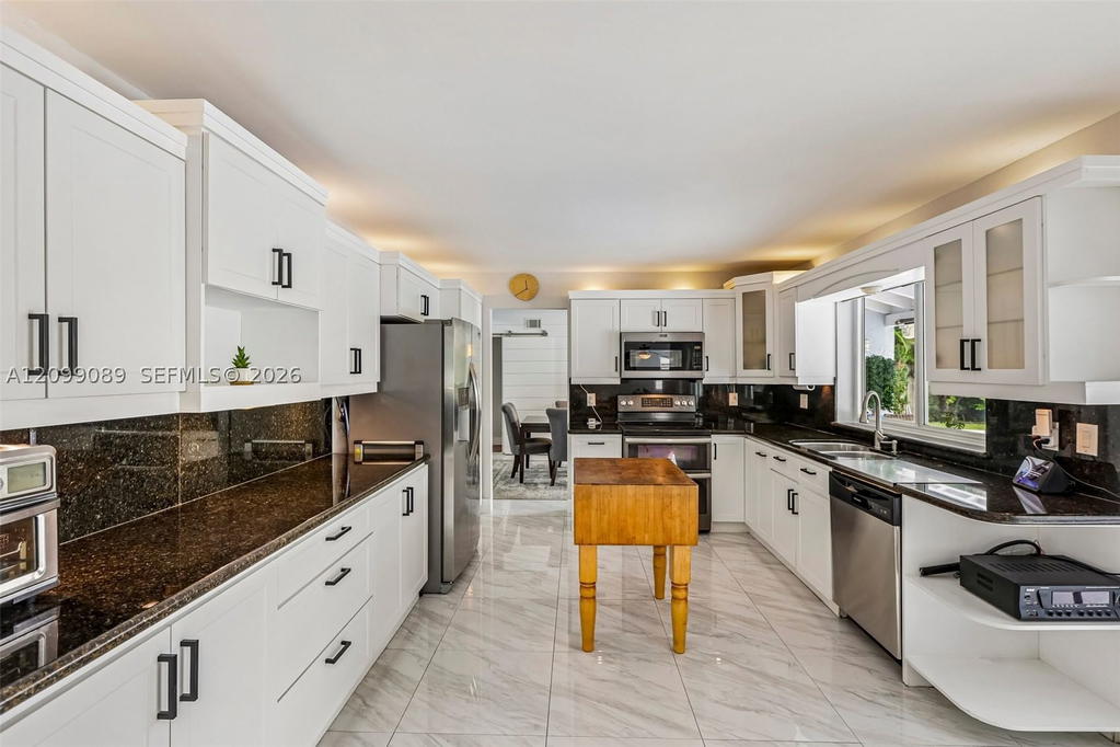 Real estate property located at 5821 Hawkes Bluff Ave, Broward, Hawkes Bluff, Davie, FL
