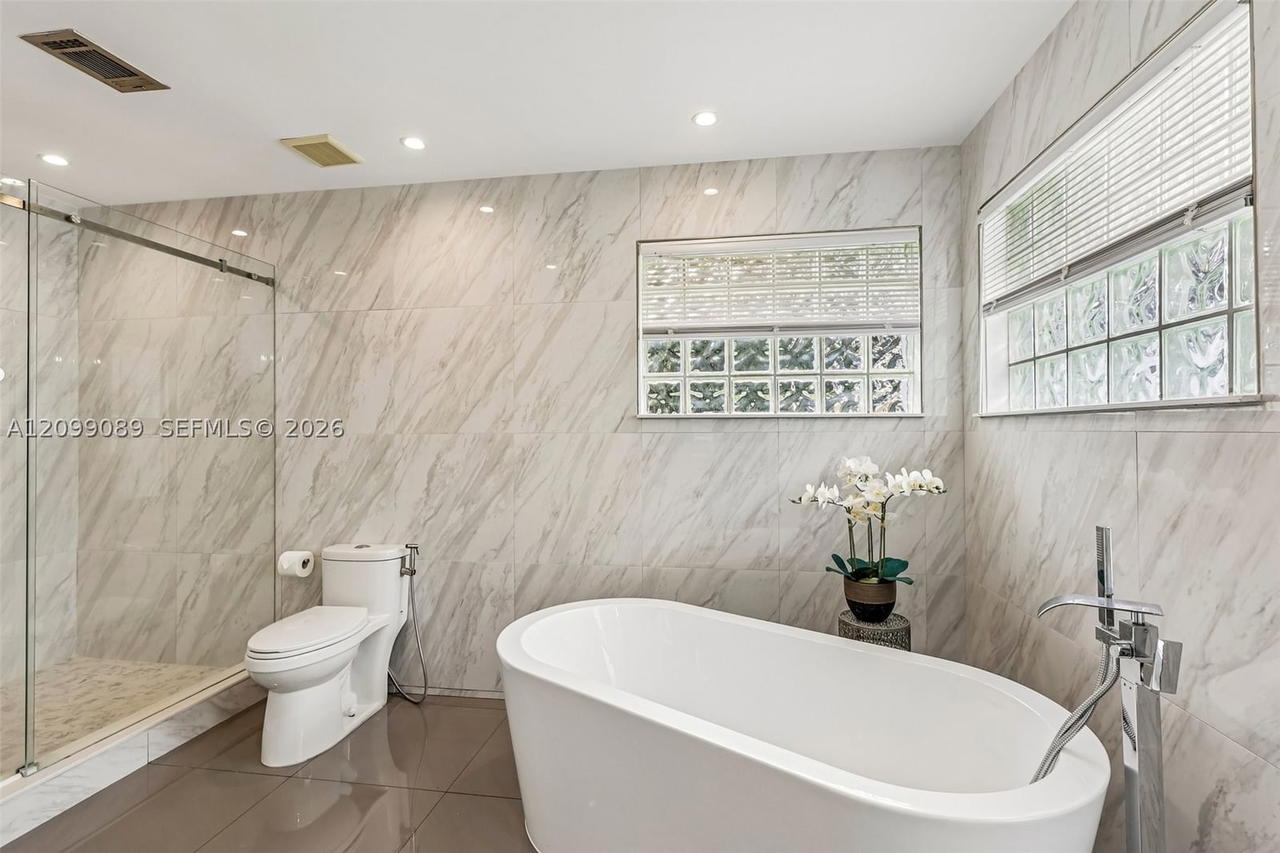 Real estate property located at 5821 Hawkes Bluff Ave, Broward, Hawkes Bluff, Davie, FL