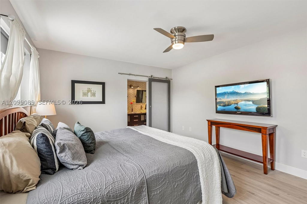 Real estate property located at 5821 Hawkes Bluff Ave, Broward, Hawkes Bluff, Davie, FL