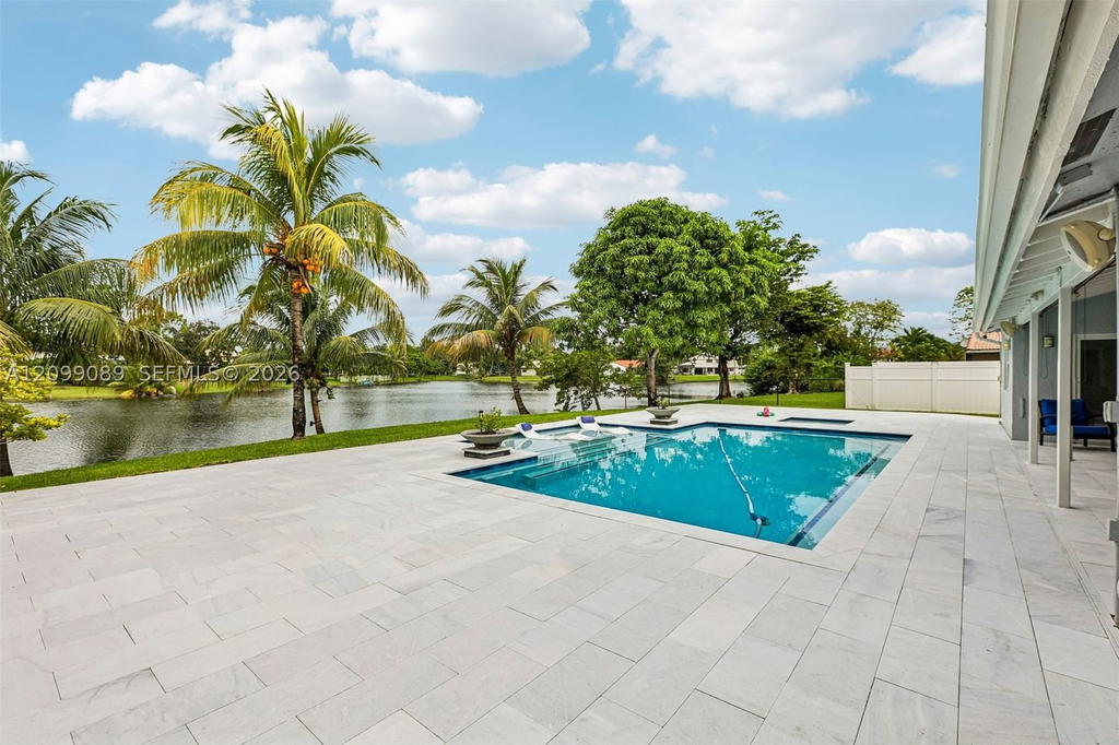 Real estate property located at 5821 Hawkes Bluff Ave, Broward, Hawkes Bluff, Davie, FL