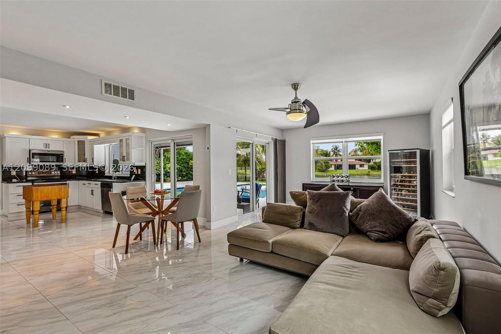 Real estate property located at 5821 Hawkes Bluff Ave, Broward, Hawkes Bluff, Davie, FL