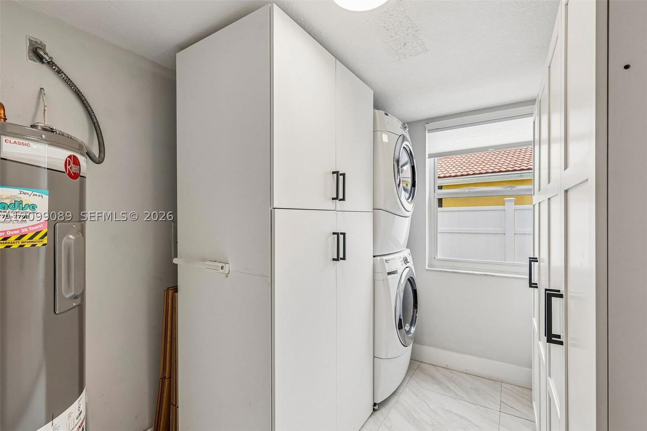 Real estate property located at 5821 Hawkes Bluff Ave, Broward, Hawkes Bluff, Davie, FL