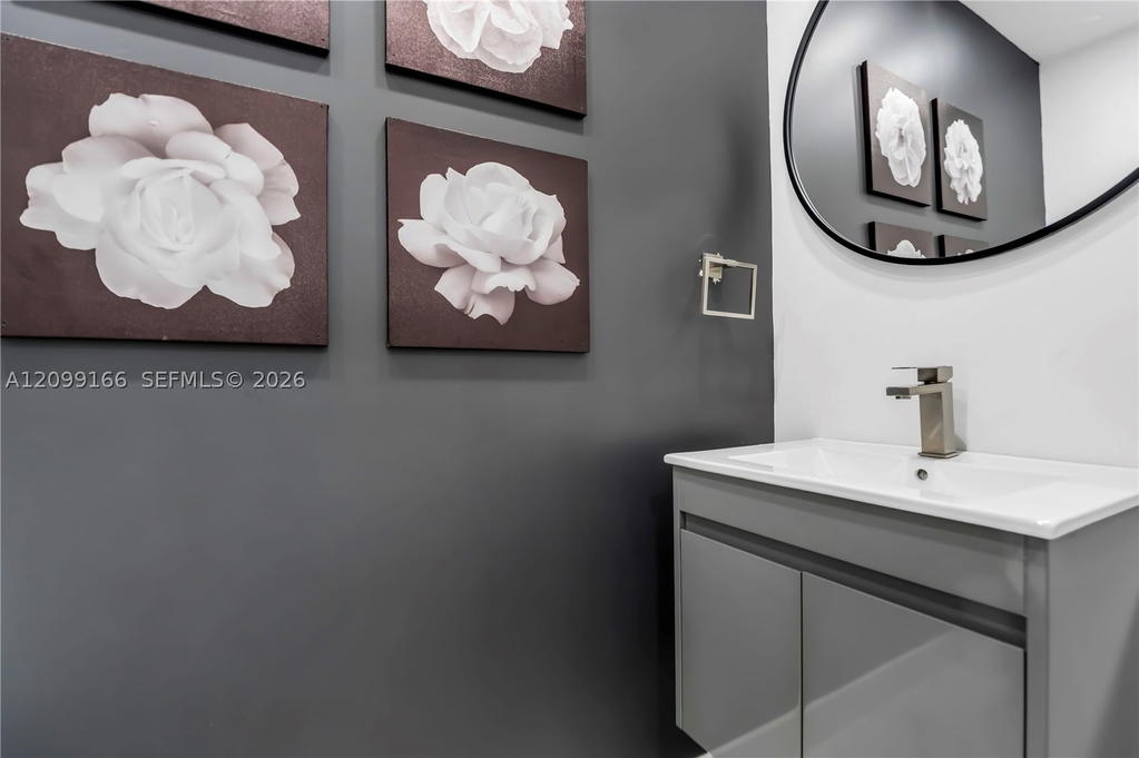 Real estate property located at 3321 Simms St #13B, Broward, Hollywood Gardens Condomi, Hollywood, FL