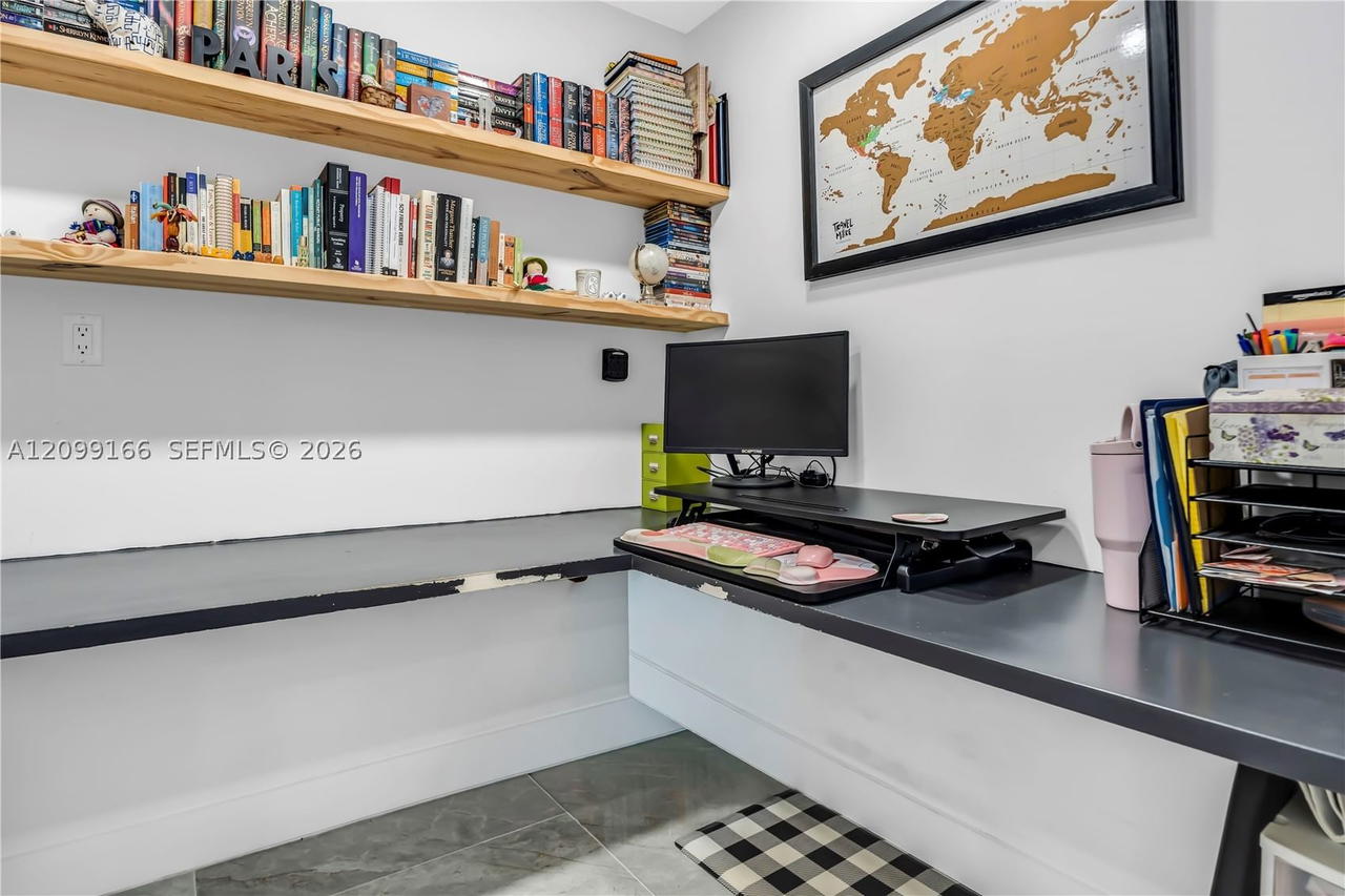 Real estate property located at 3321 Simms St #13B, Broward, Hollywood Gardens Condomi, Hollywood, FL