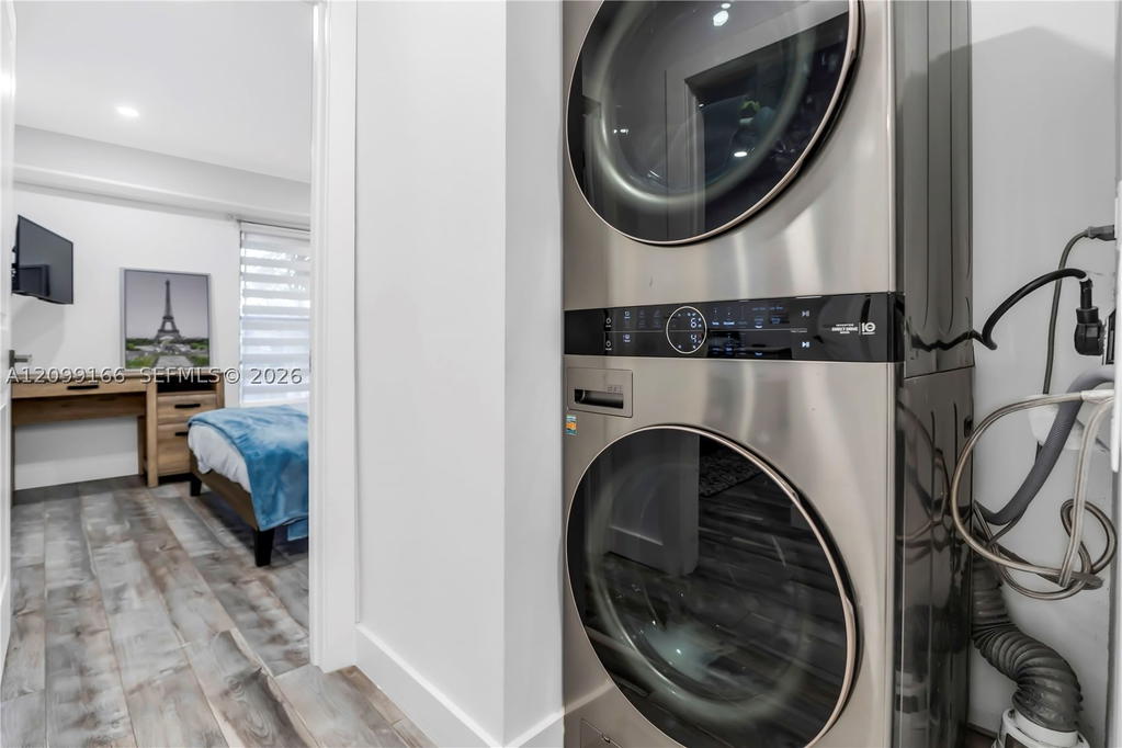 Real estate property located at 3321 Simms St #13B, Broward, Hollywood Gardens Condomi, Hollywood, FL