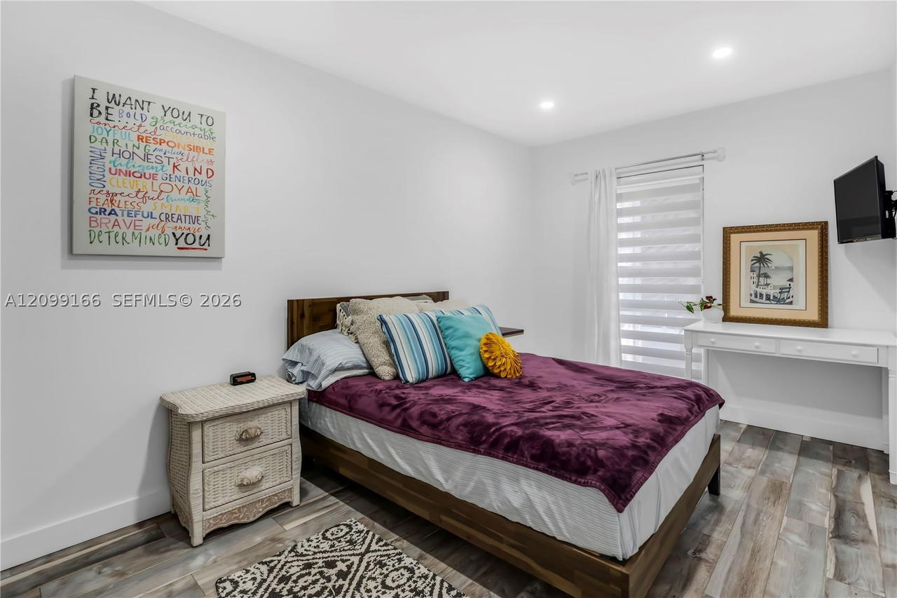 Real estate property located at 3321 Simms St #13B, Broward, Hollywood Gardens Condomi, Hollywood, FL