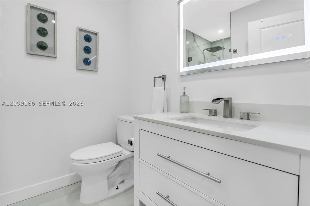 Real estate property located at 3321 Simms St #13B, Broward, Hollywood Gardens Condomi, Hollywood, FL