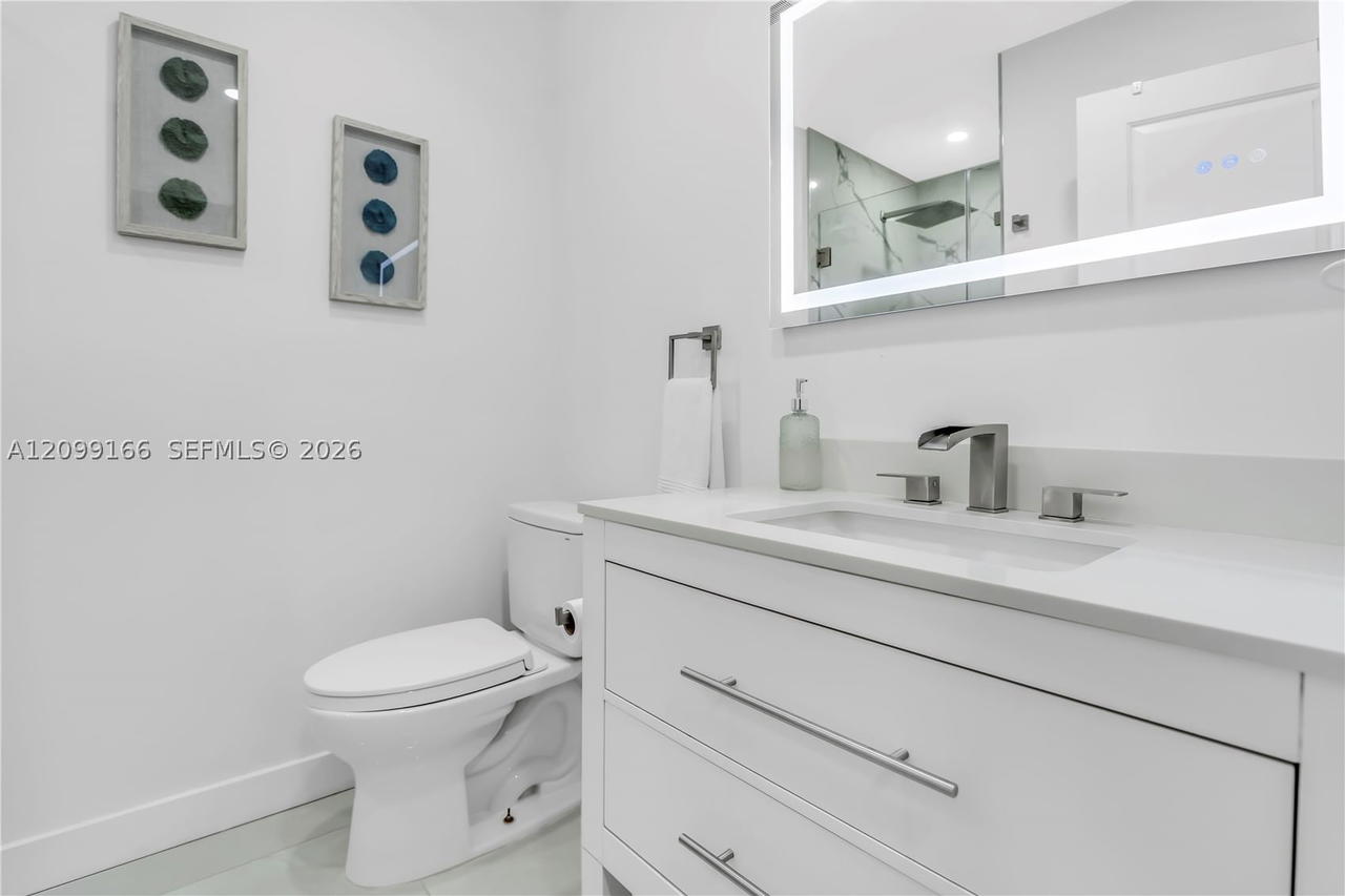 Real estate property located at 3321 Simms St #13B, Broward, Hollywood Gardens Condomi, Hollywood, FL