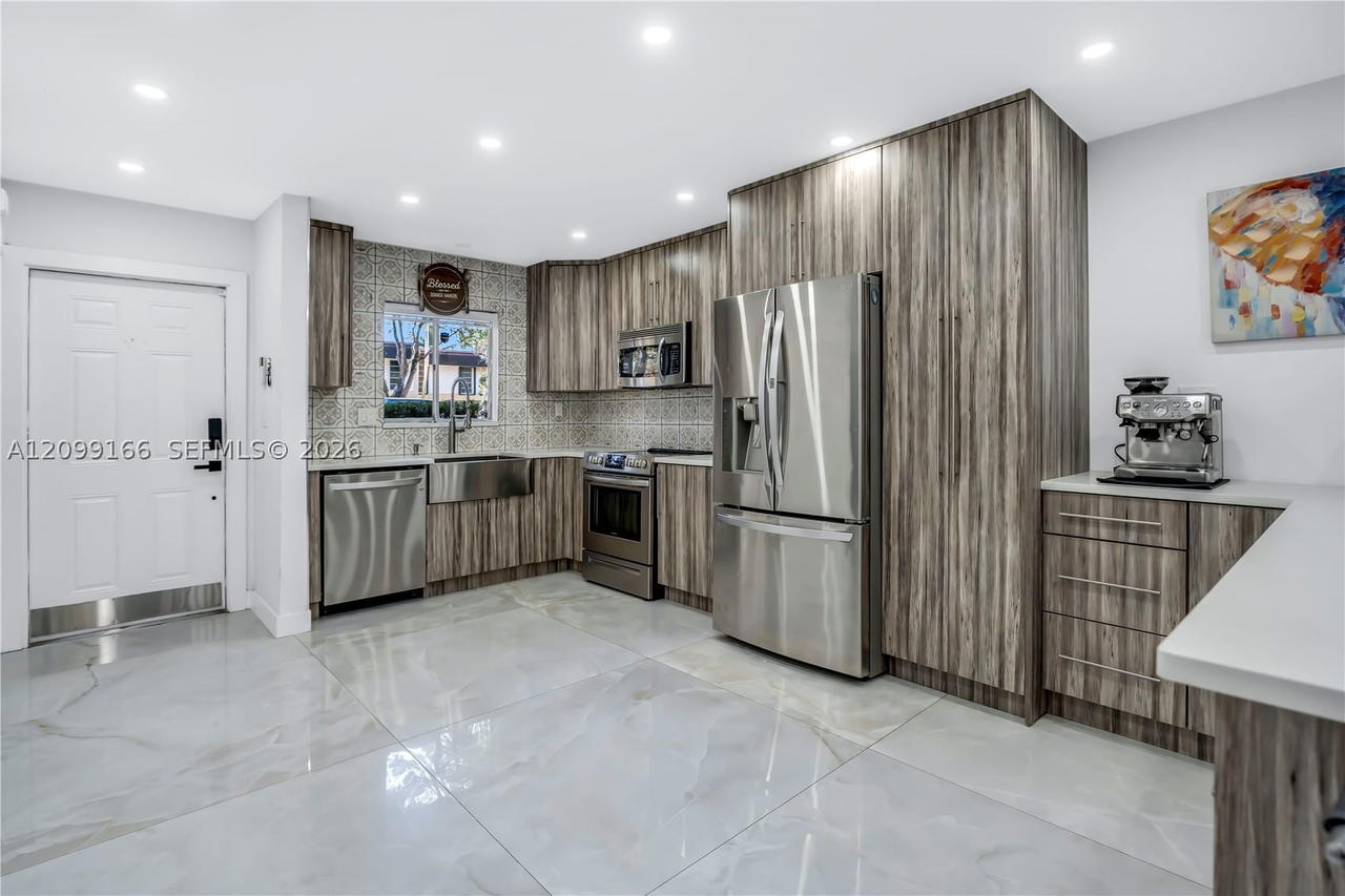 Real estate property located at 3321 Simms St #13B, Broward, Hollywood Gardens Condomi, Hollywood, FL