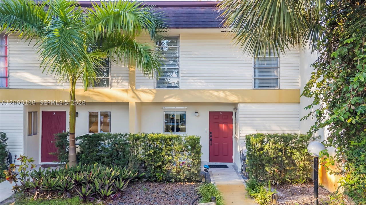Real estate property located at 3321 Simms St #13B, Broward, Hollywood Gardens Condomi, Hollywood, FL