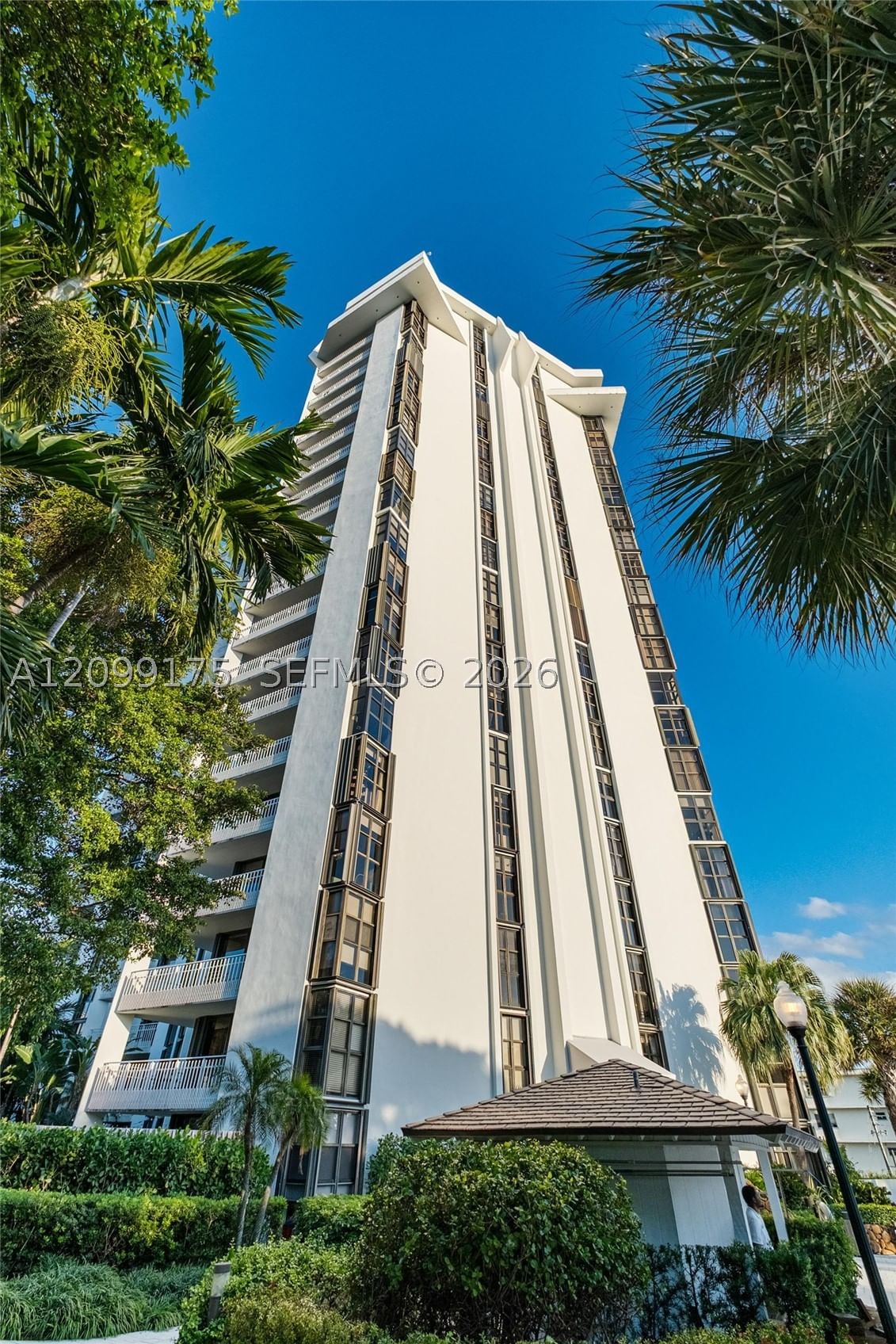Real estate property located at 4000 Towerside Ter #2107, Miami-dade, The Towers Of Quayside Co, Miami, FL