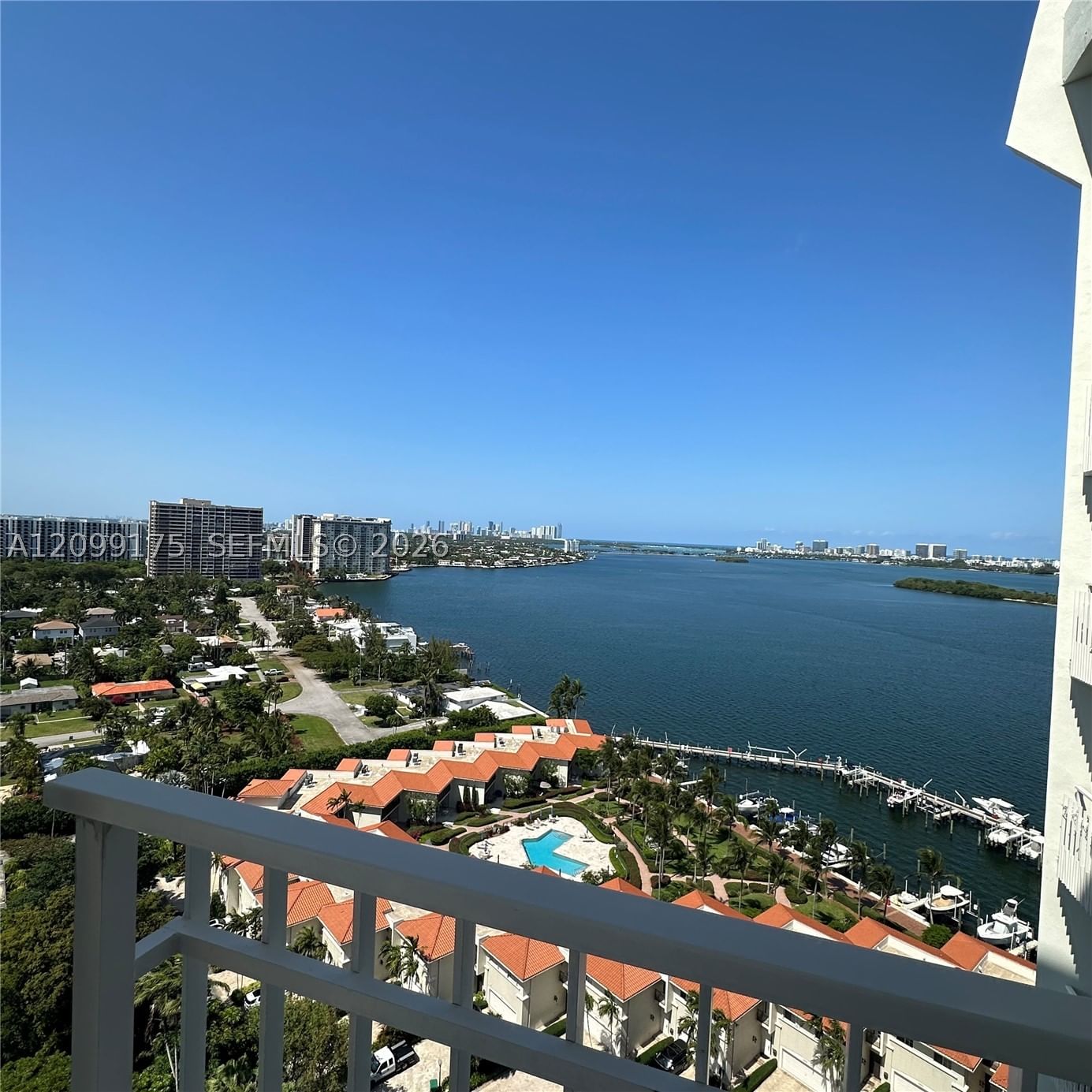Real estate property located at 4000 Towerside Ter #2107, Miami-dade, The Towers Of Quayside Co, Miami, FL