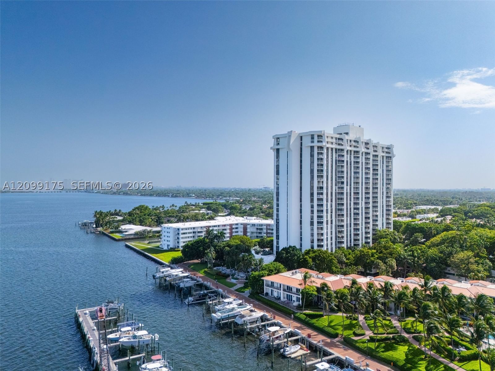 Real estate property located at 4000 Towerside Ter #2107, Miami-dade, The Towers Of Quayside Co, Miami, FL
