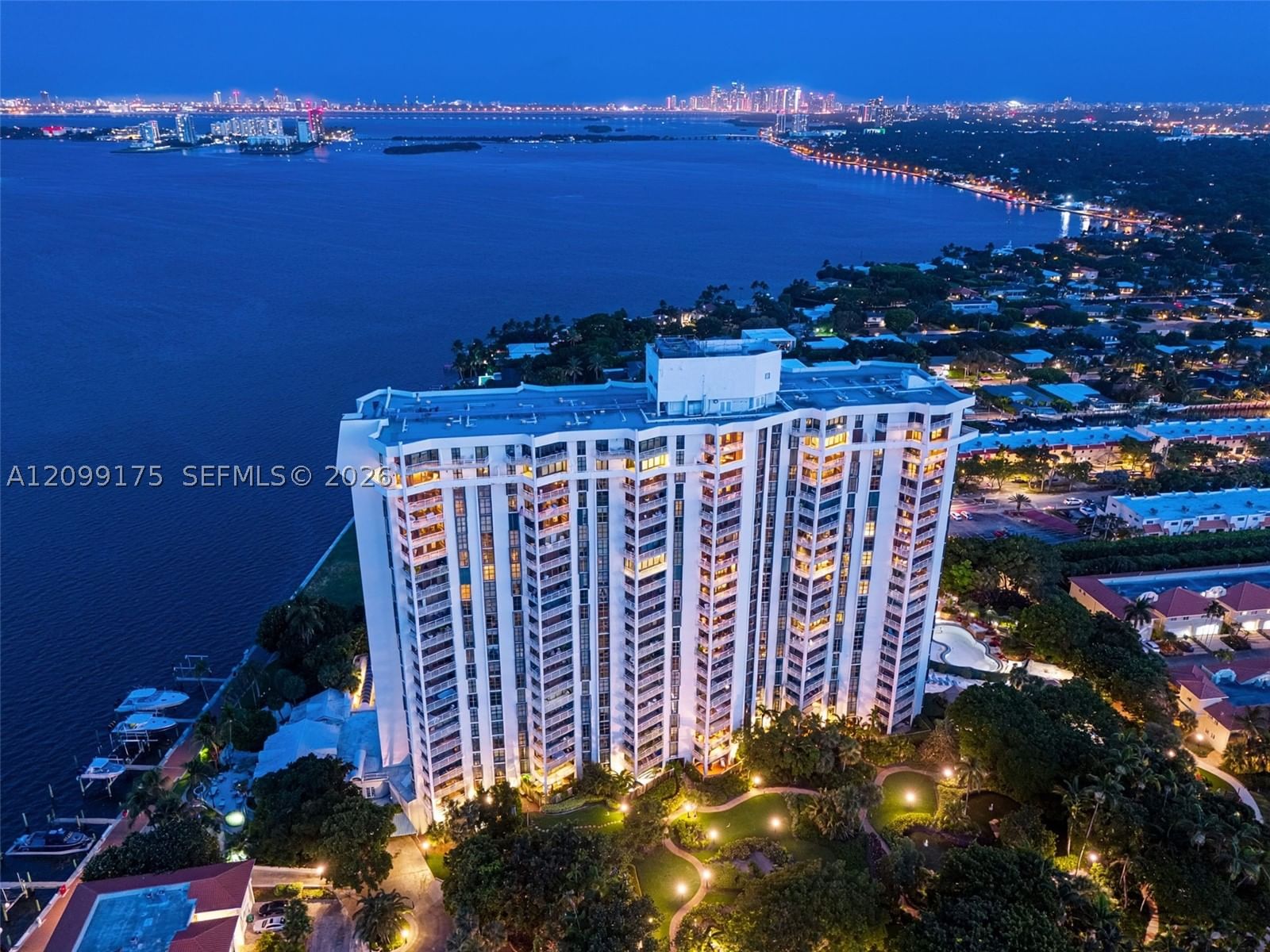 Real estate property located at 4000 Towerside Ter #2107, Miami-dade, The Towers Of Quayside Co, Miami, FL
