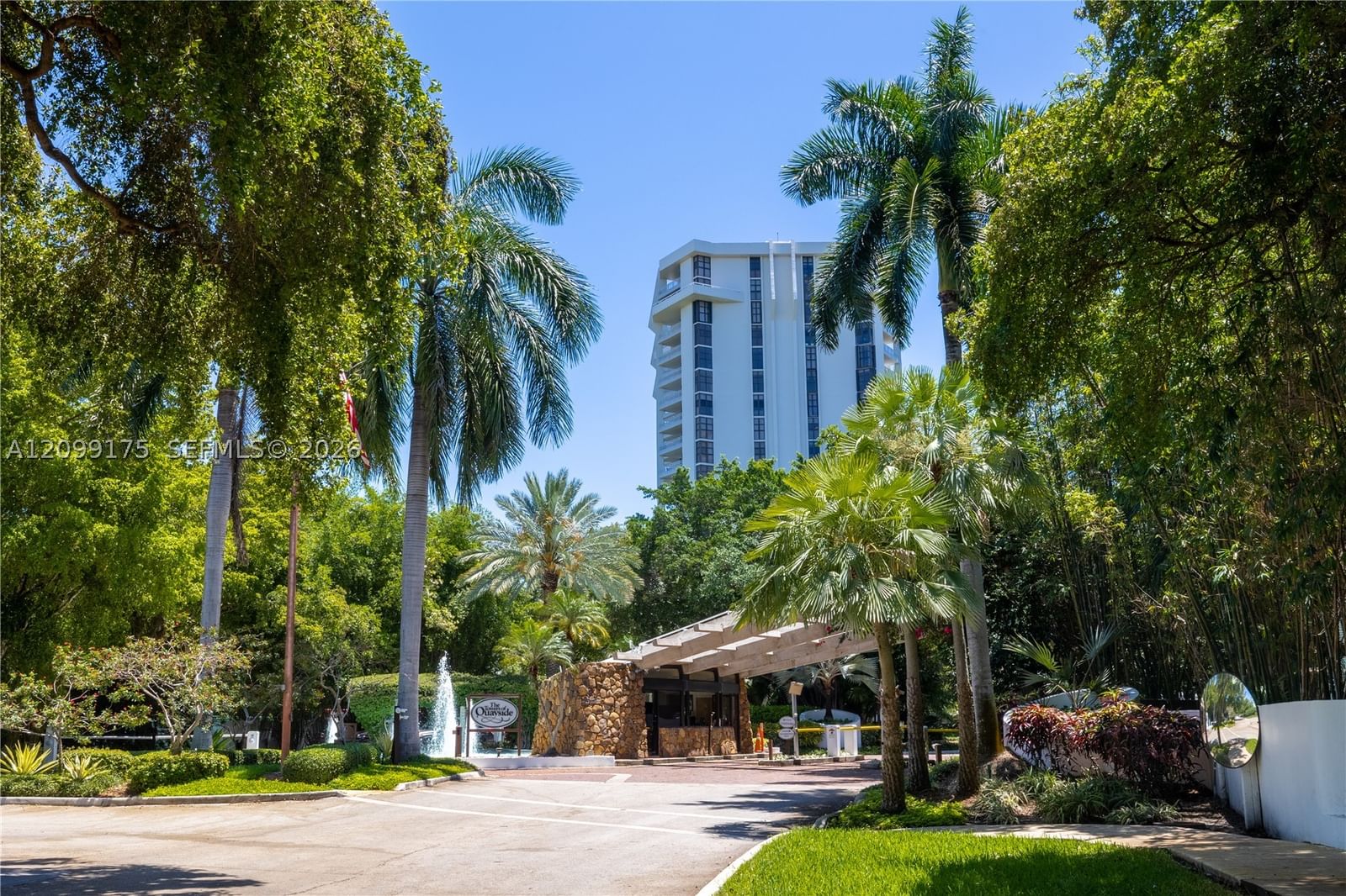 Real estate property located at 4000 Towerside Ter #2107, Miami-dade, The Towers Of Quayside Co, Miami, FL