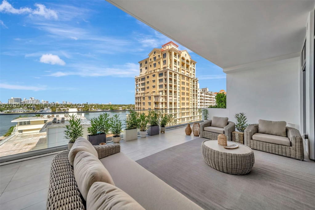 Real estate property located at 153 Seabreeze #403, Broward, Selene Oceanfront Res, Fort Lauderdale, FL