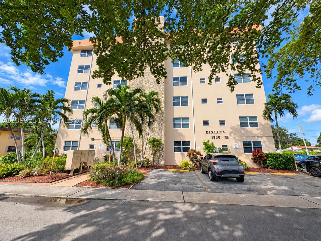 Real estate property located at 1830 Dixieanna St #605, Broward, Dixiana Condo, Hollywood, FL