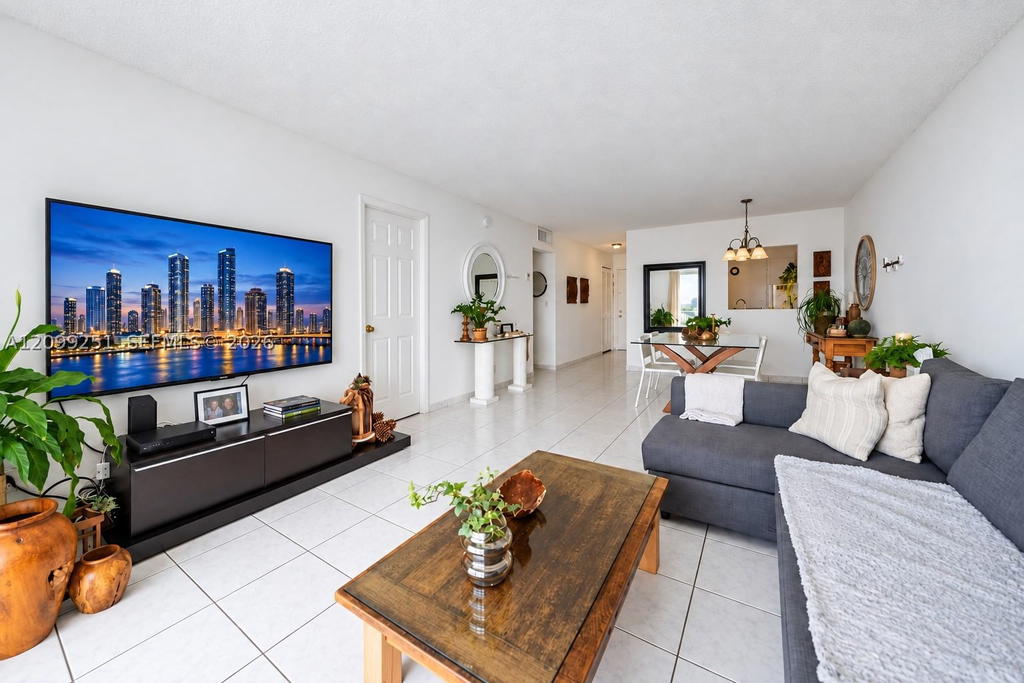 Real estate property located at 1830 Dixieanna St #605, Broward, Dixiana Condo, Hollywood, FL