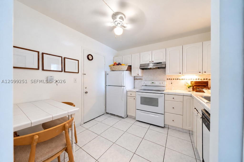 Real estate property located at 1830 Dixieanna St #605, Broward, Dixiana Condo, Hollywood, FL