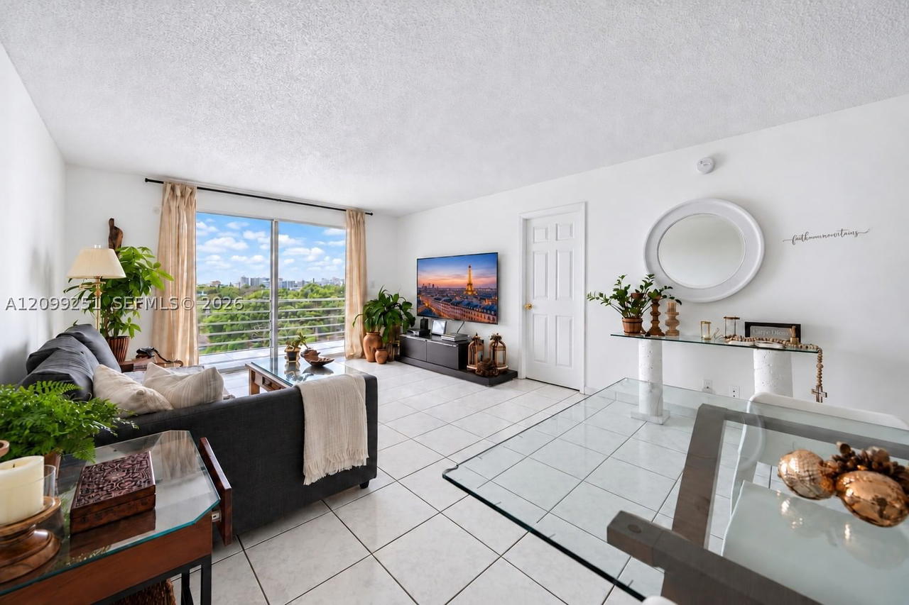 Real estate property located at 1830 Dixieanna St #605, Broward, Dixiana Condo, Hollywood, FL