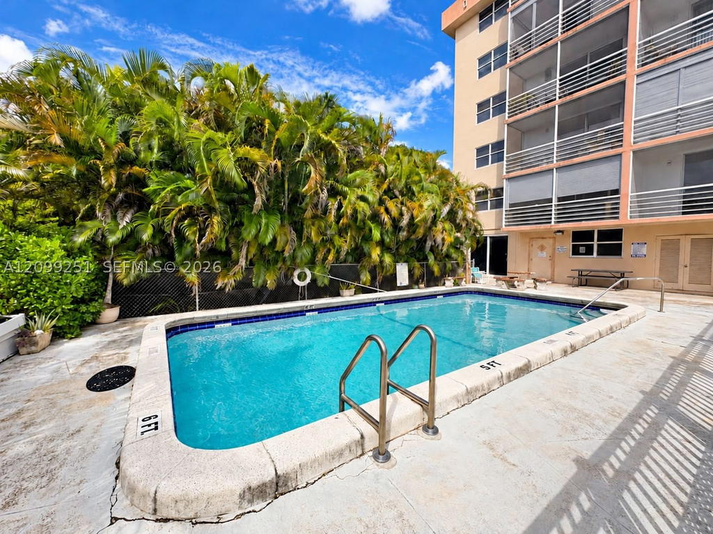Real estate property located at 1830 Dixieanna St #605, Broward, Dixiana Condo, Hollywood, FL