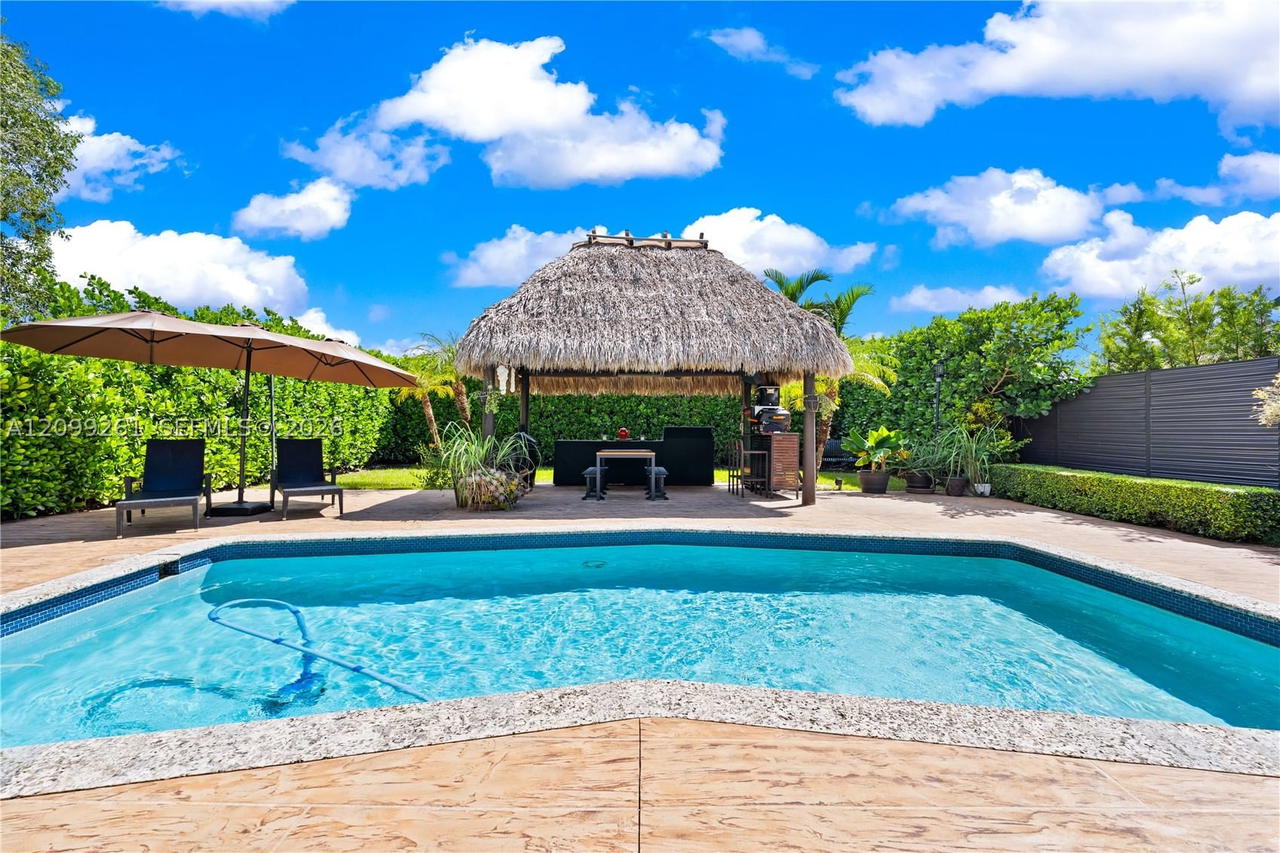 Real estate property located at 8219 163rd Ct, Miami-dade, Poinciana At Sunset Lakes, Miami, FL