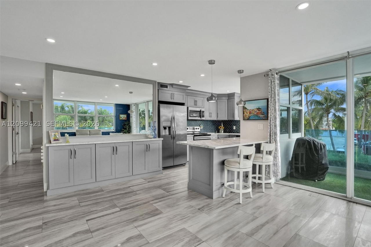 Real estate property located at 2639 Riverside Dr #203, Broward, Hillsboro Light Towers Co, Pompano Beach, FL