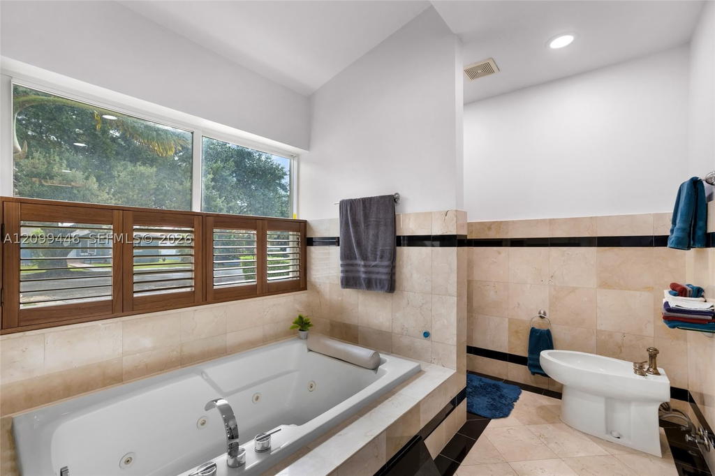 Real estate property located at 564 Palmetto Dr, Miami-dade, Country Club Estates Sec, Miami Springs, FL