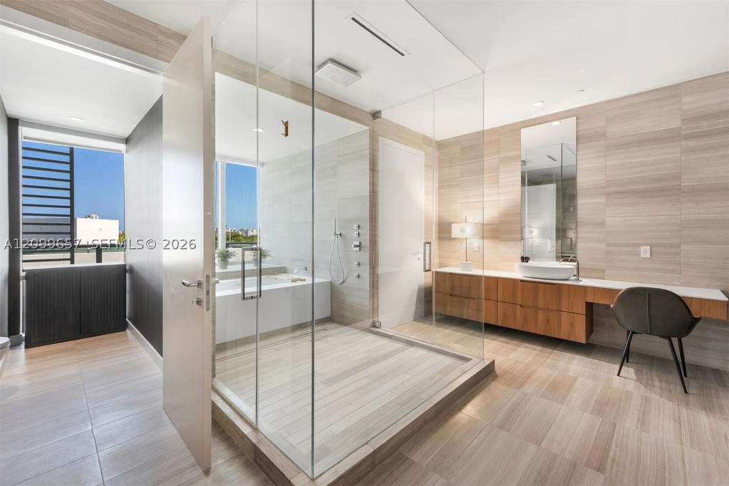 Real estate property located at 4701 Meridian Ave #512, Miami-dade, 4701 North Meridian Condo, Miami Beach, FL