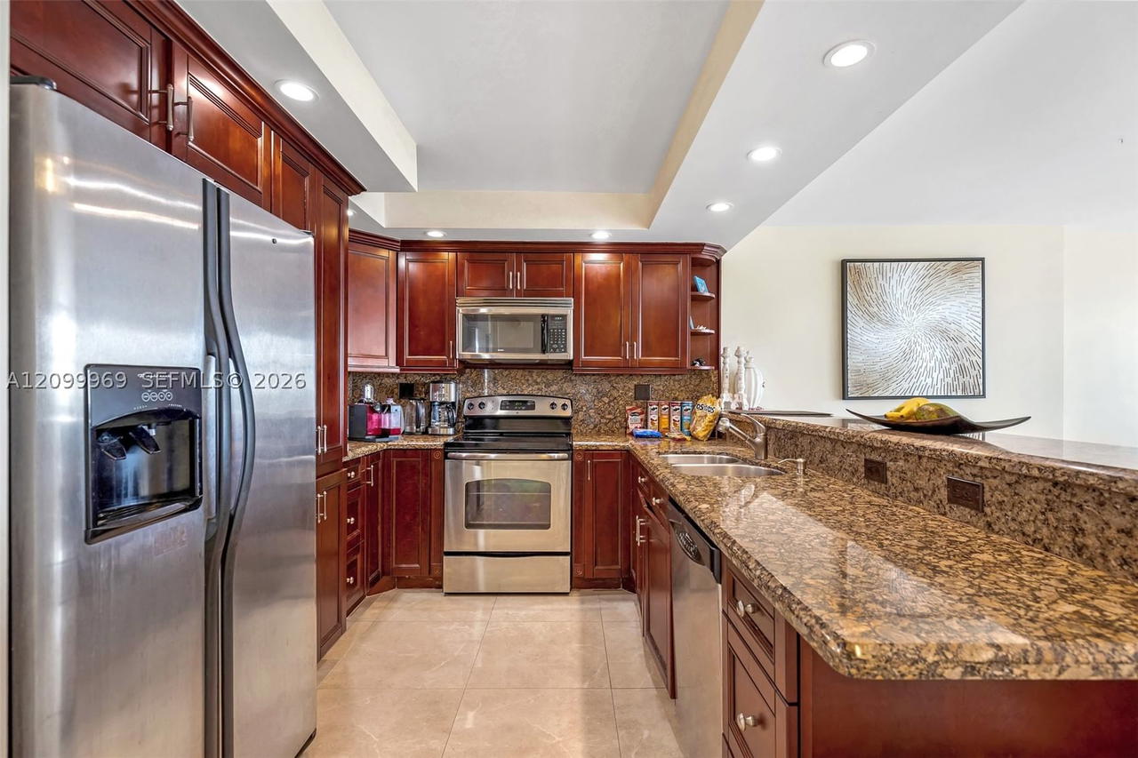 Real estate property located at 1410 Ocean Dr #1105, Broward, Trafalgar Towers Two, Hollywood, FL