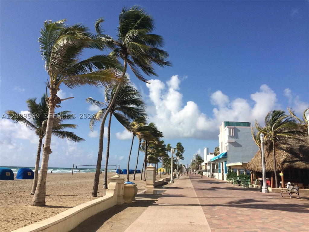 Real estate property located at 1410 Ocean Dr #1105, Broward, Trafalgar Towers Two, Hollywood, FL