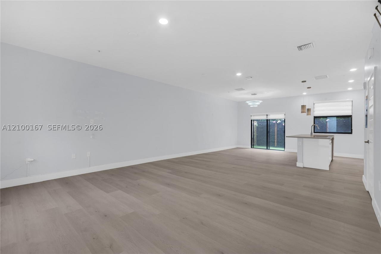 Real estate property located at 10413 82nd St #3, Miami-dade, Highland At Park Central, Doral, FL