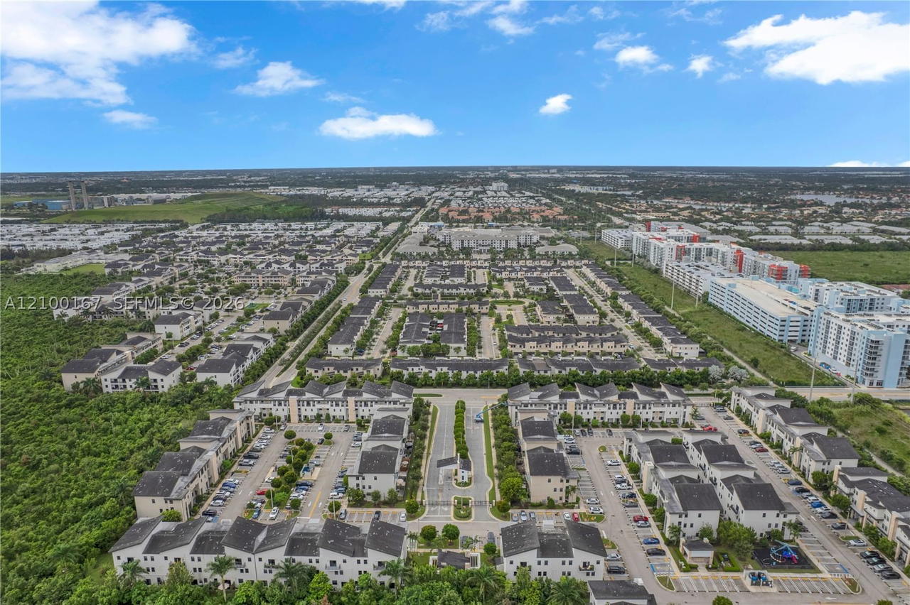 Real estate property located at 10413 82nd St #3, Miami-dade, Highland At Park Central, Doral, FL