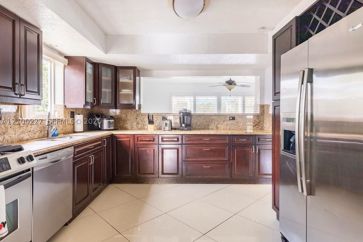 Real estate property located at 10911 Taft St, Broward, Pembroke Lakes Sec 2, Pembroke Pines, FL