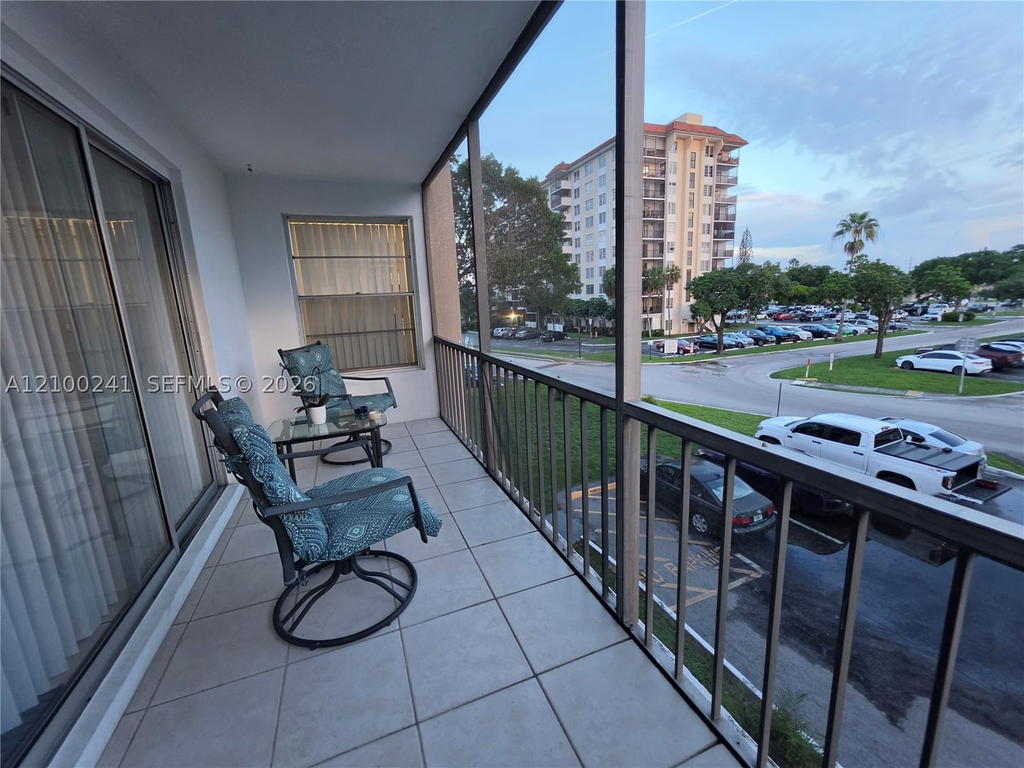 Real estate property located at 4170 Inverrary Dr #311, Broward, Manors Of Inverrary I-8, Lauderhill, FL