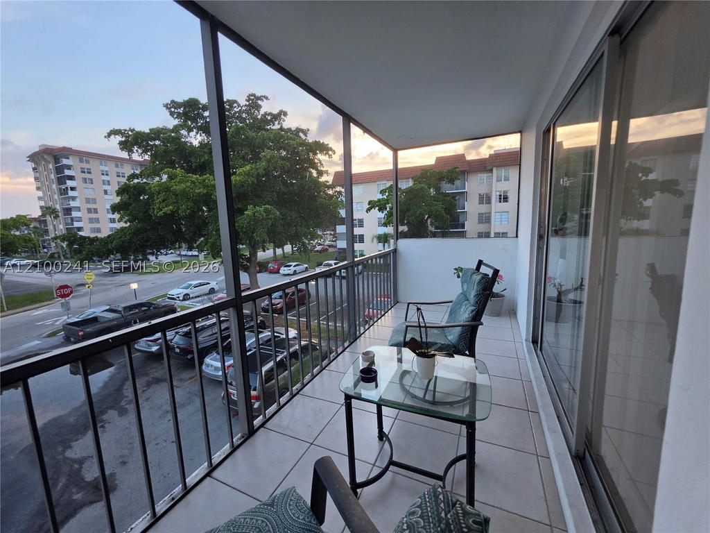 Real estate property located at 4170 Inverrary Dr #311, Broward, Manors Of Inverrary I-8, Lauderhill, FL