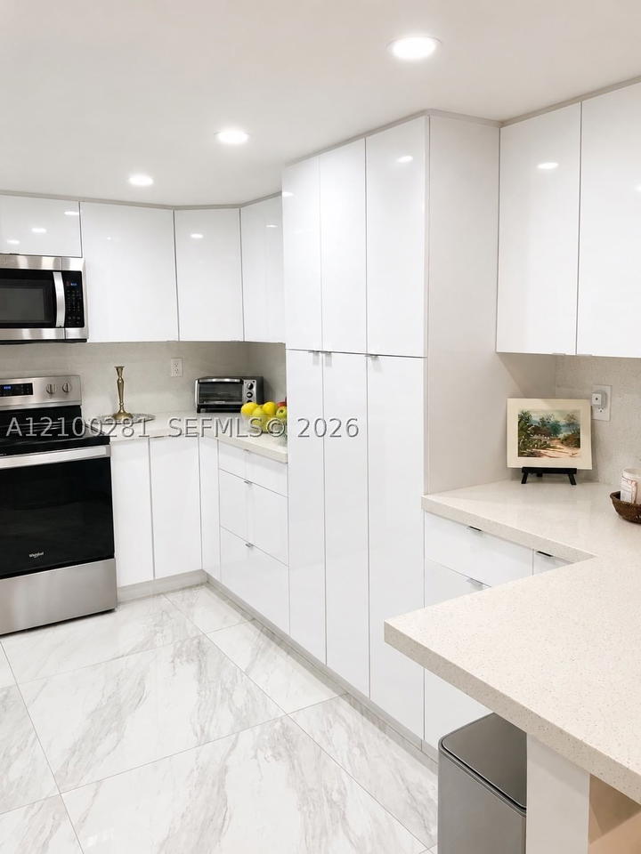 Real estate property located at 9735 52nd St #305, Miami-dade, Doral Oaks Condo #1, Doral, FL