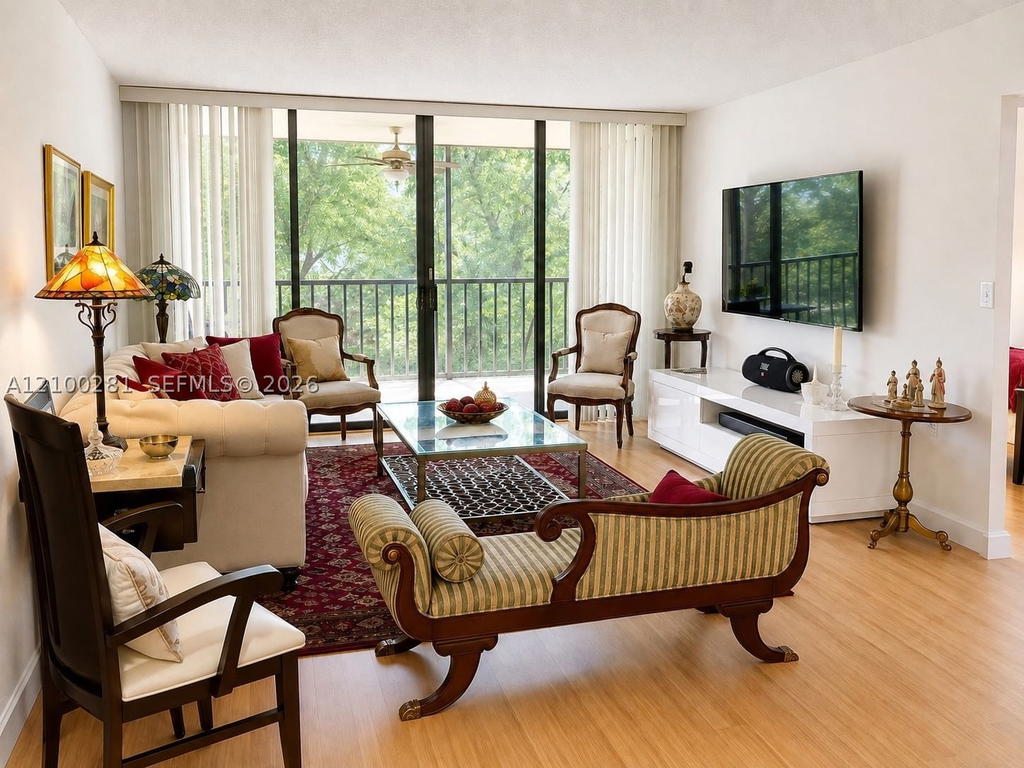 Real estate property located at 9735 52nd St #305, Miami-dade, Doral Oaks Condo #1, Doral, FL