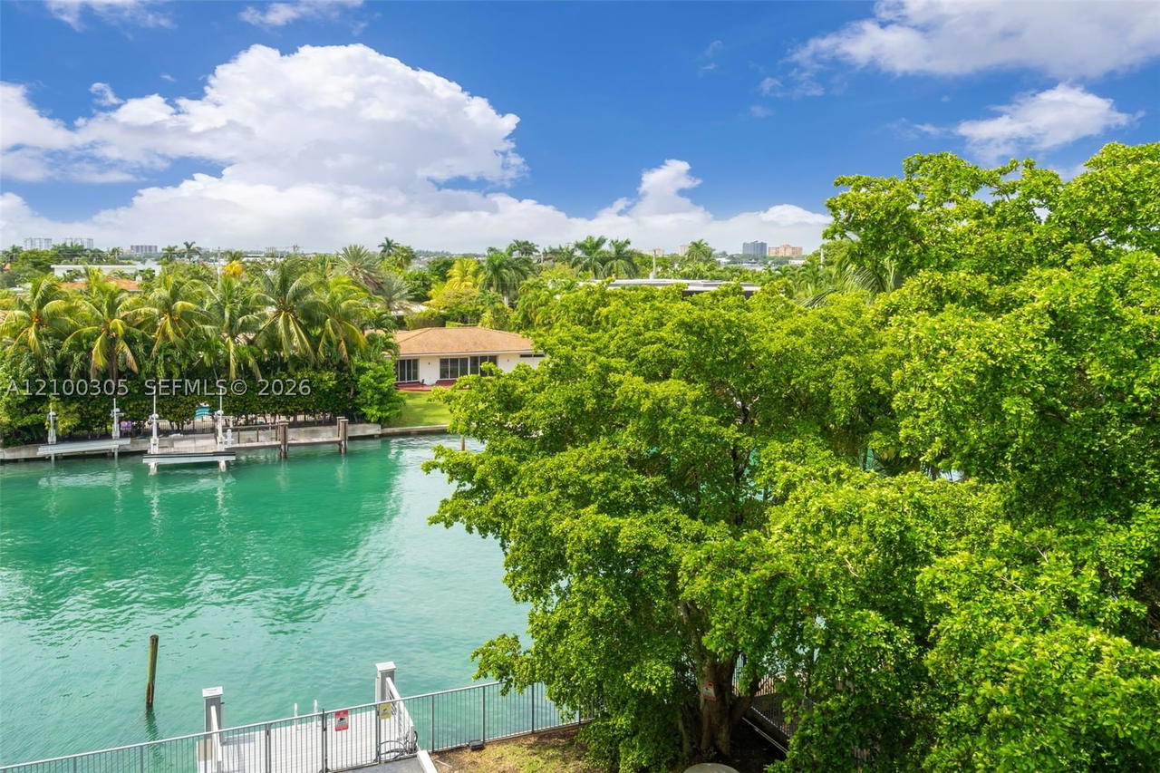 Real estate property located at 10000 Bay Harbor Dr #401, Miami-dade, 10000 Plaza Condo-south T, Bay Harbor Islands, FL
